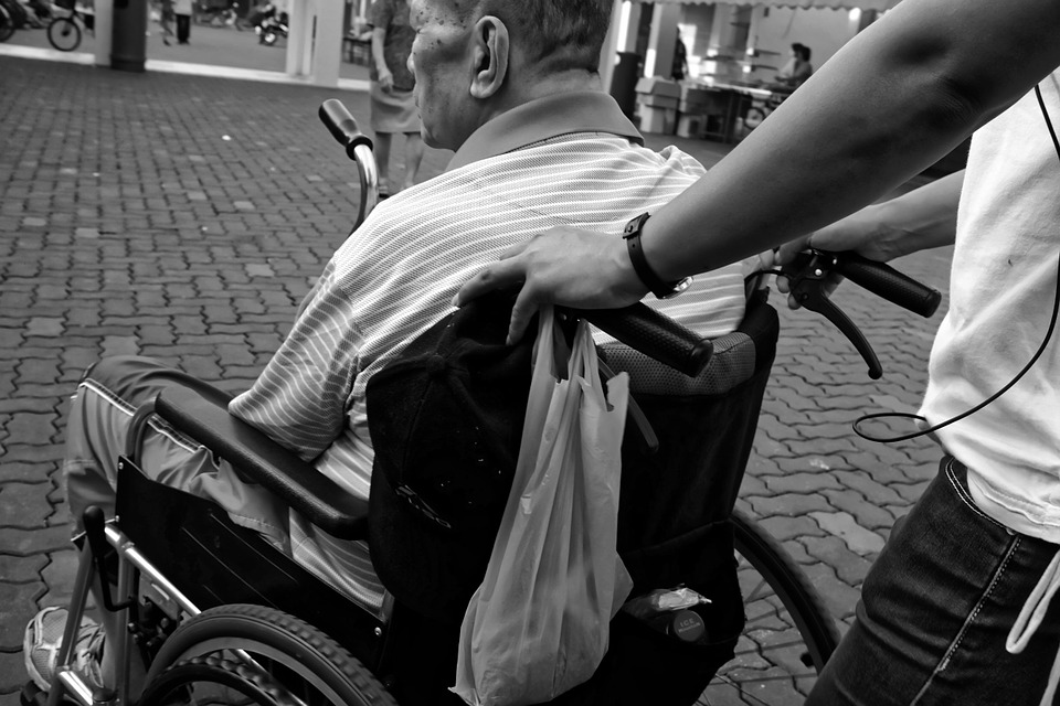 Indennità di accompagnamento (volgarmente detta: accompagno). Cos’è? Come ottenerla?